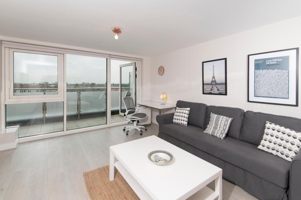 Spacious Apartment With Parking Space, Close To Heathrow, Elizabeth Line And Windsor Maidenhead Exteriör bild