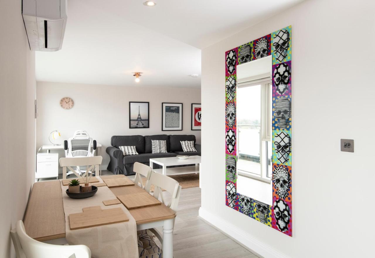 Spacious Apartment With Parking Space, Close To Heathrow, Elizabeth Line And Windsor Maidenhead Exteriör bild